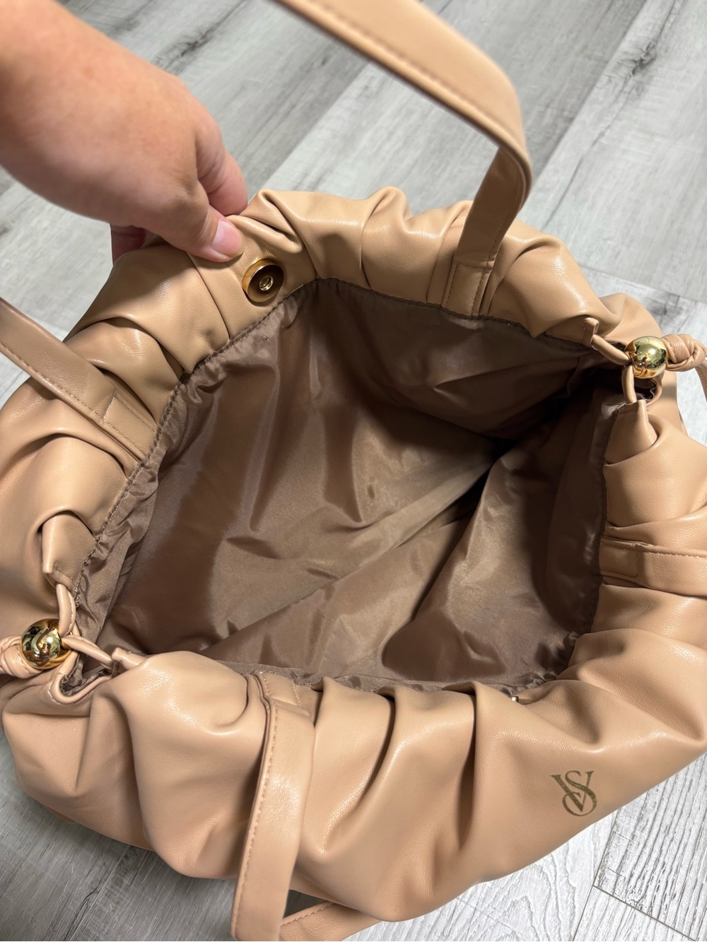 Victoria’s Secret Nude Faux Leather Ruched Drawstring Tote Bag NWT - Picture 9 of 11